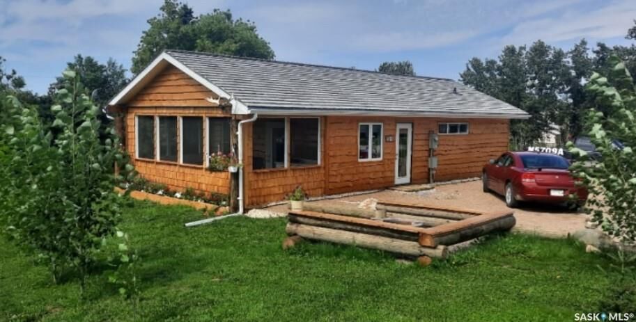 Property Photo:  112 3rd Avenue S  SK S0J 0E0 