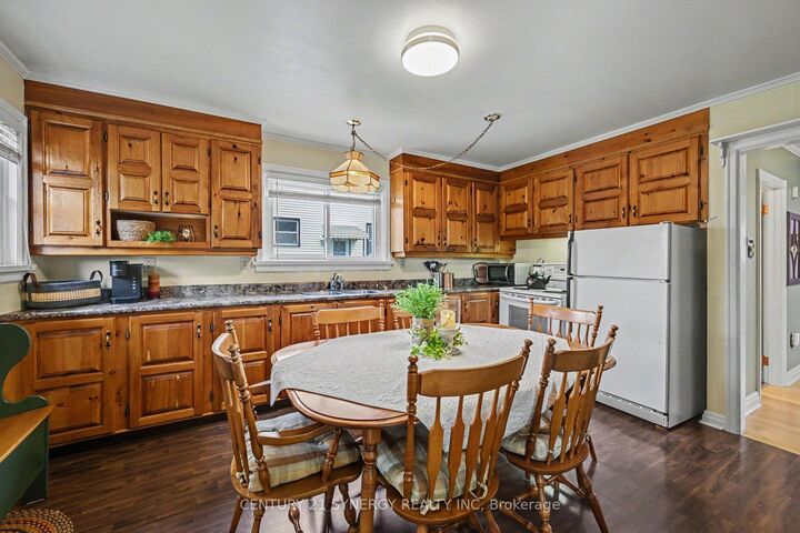 Property Photo: 5 Queen Street ON K7A 3N1