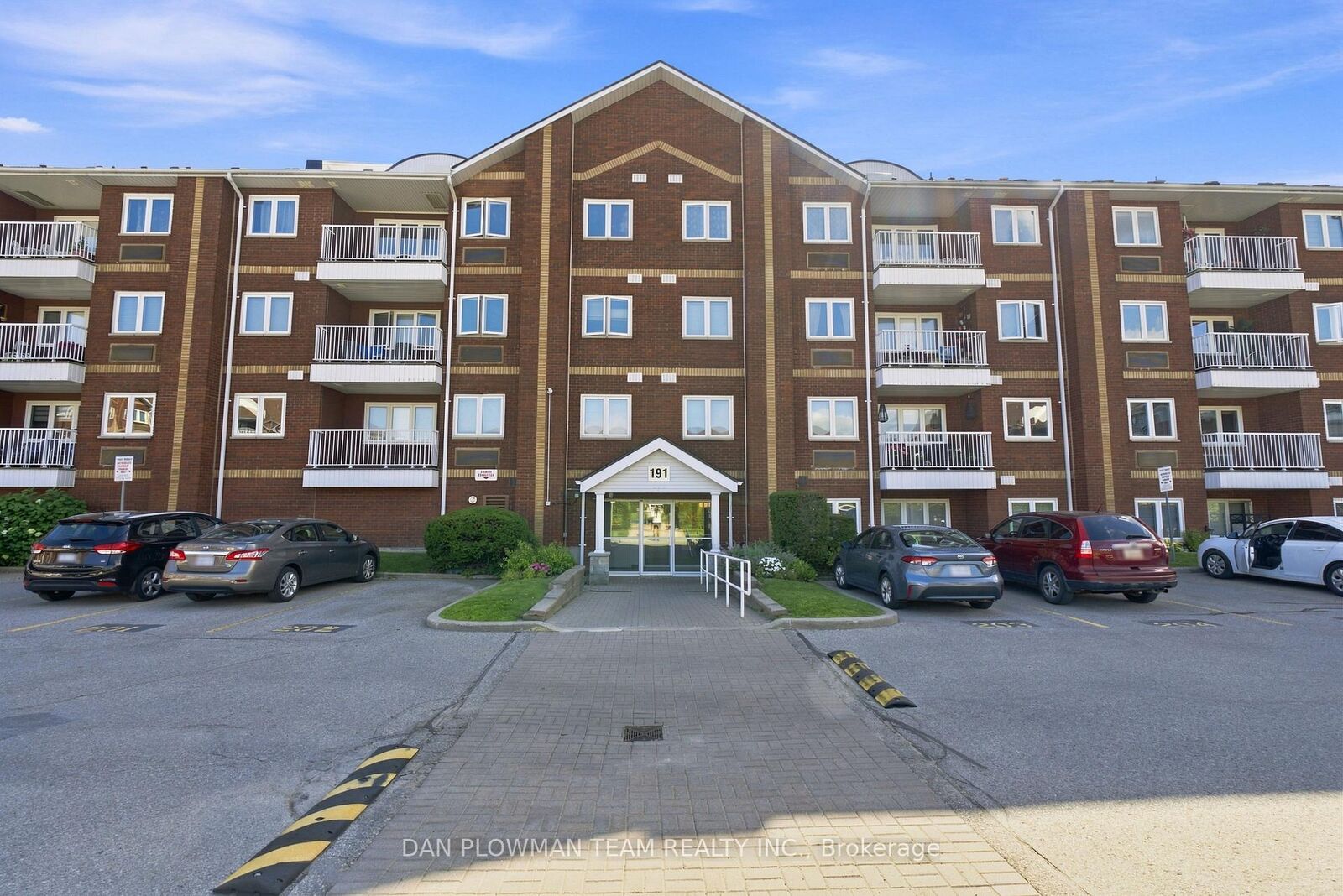 Property Photo:  191 Lake Driveway Drive W 410  ON L1S 7H9 