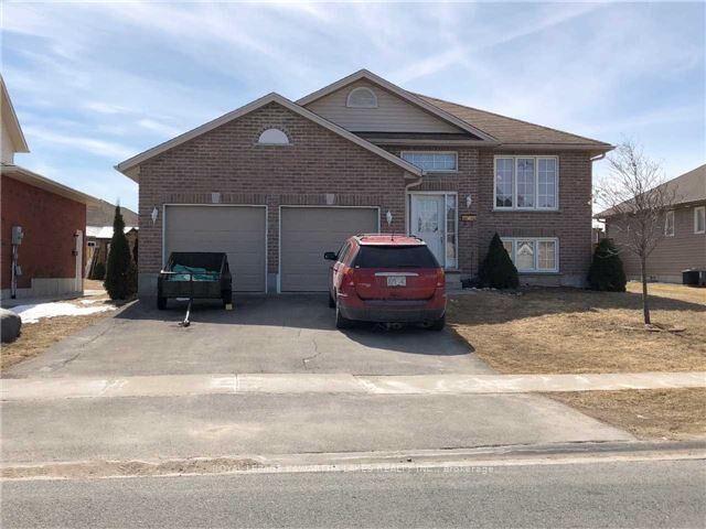 Property Photo: 66 Springdale Drive ON K9V 4R1