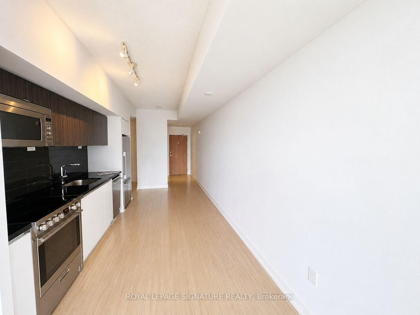 Property Photo:  75 Queens Wharf Road 3002  ON M5V 0J8 