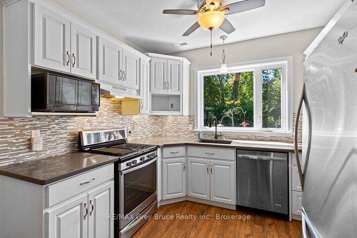 Property Photo: 441 Frank Street ON N0H 2T0