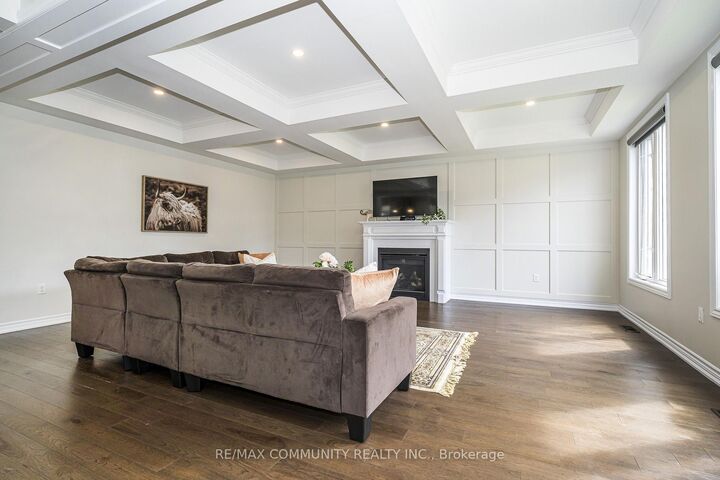 Property Photo: 23 Holyrod Drive ON L1E 0G8