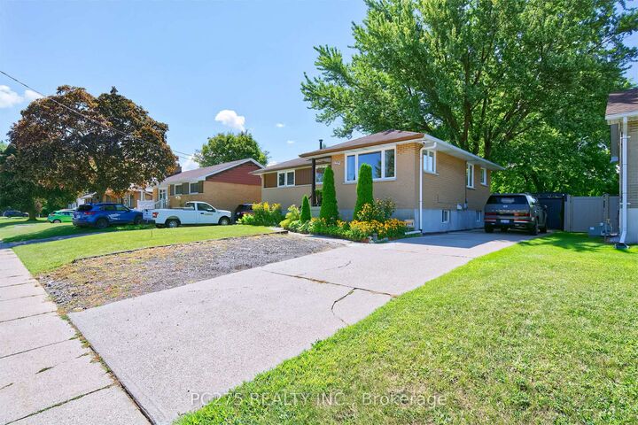 Property Photo: 1229 Exmouth Street ON N7S 1W8