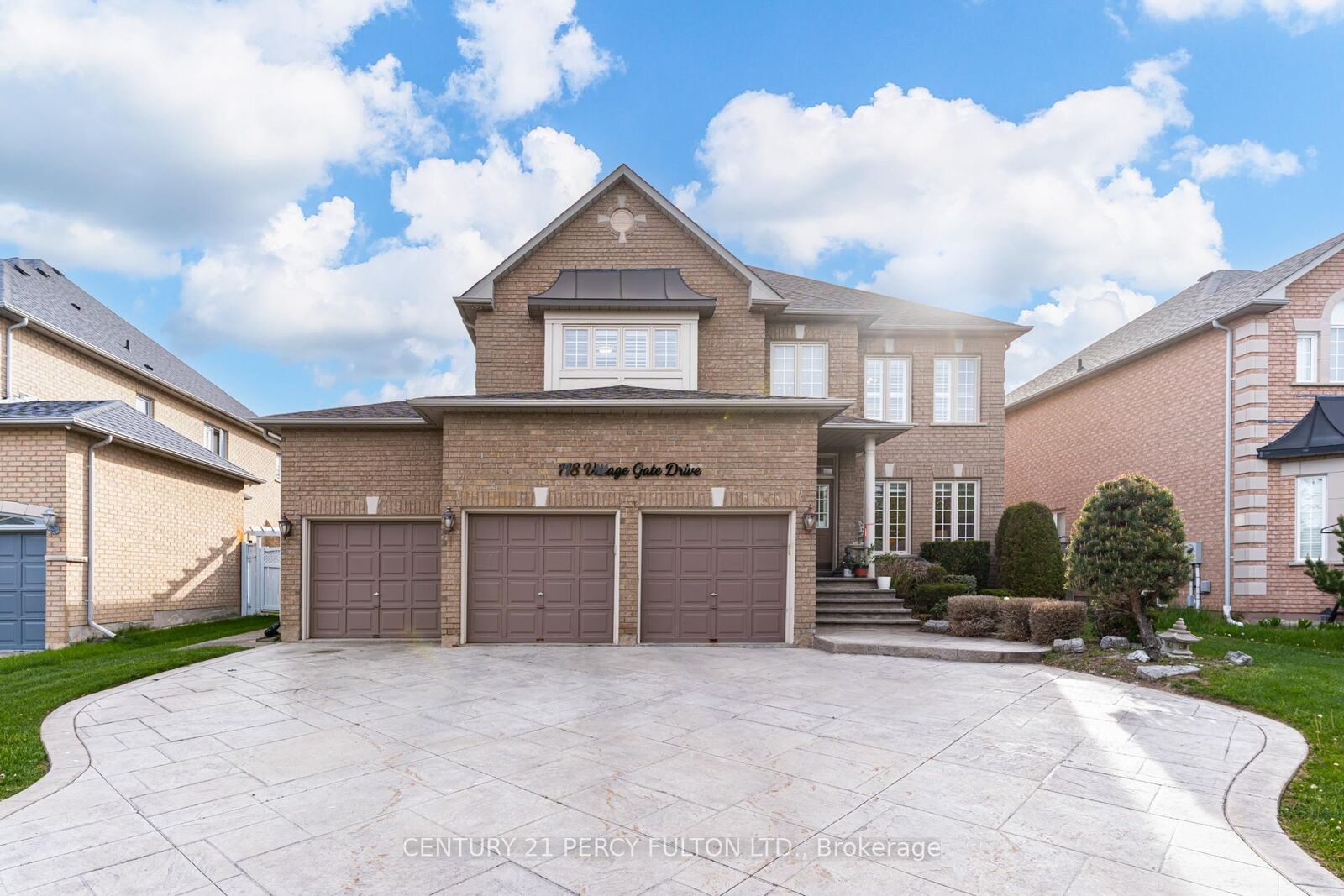 Property Photo: 118 Village Gate Drive ON L6C 1W5