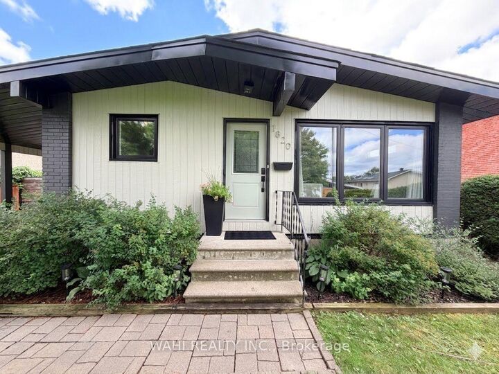Property Photo: 1820 Lorraine Avenue ON K1H 6Z8