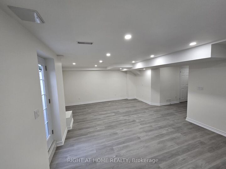 Property Photo: 5323 Tenth Line W Line Lower ON L5M 0B7
