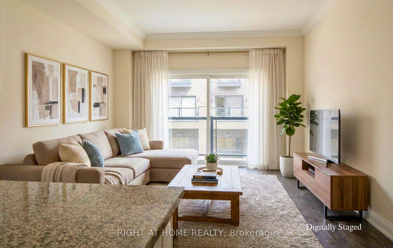 Property Photo: 1758 Lawrence Avenue W Unit#1 ON M6L 3C4
