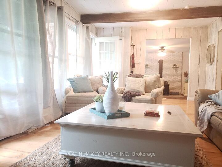 Property Photo: 5409 Oak Avenue ON N0N 1J0