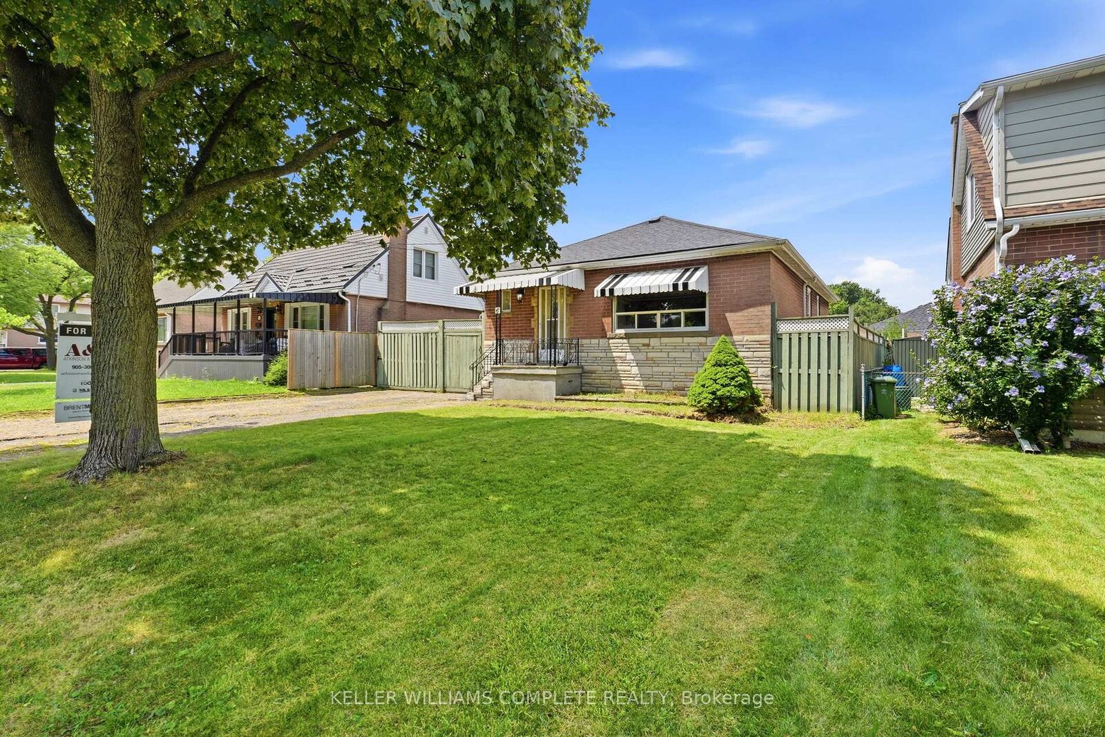 Property Photo: 6 Seven Oaks Drive ON L9A 4C8