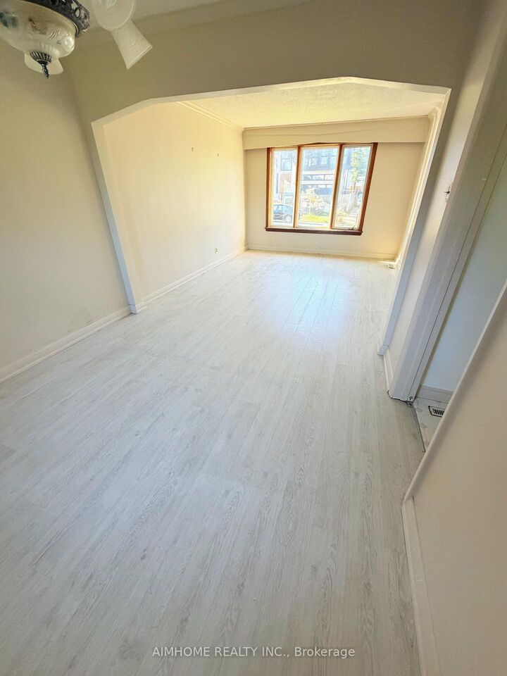 Property Photo: 481 Hounslow Avenue ON M2R 1J1