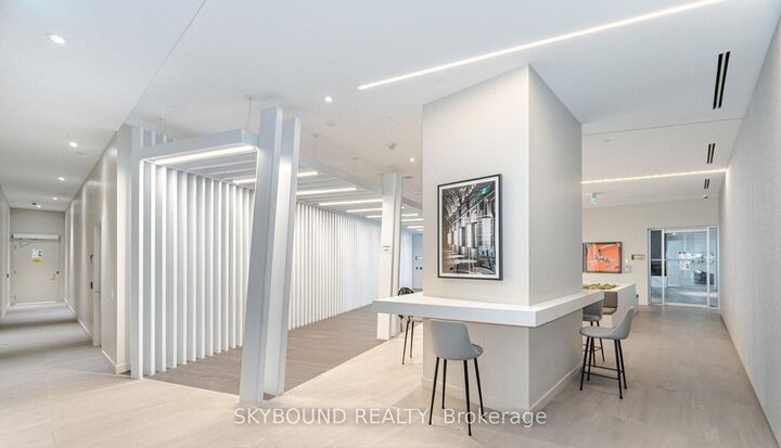 Property Photo: 3900 Confederation Parkway 529 ON L5B 0K7