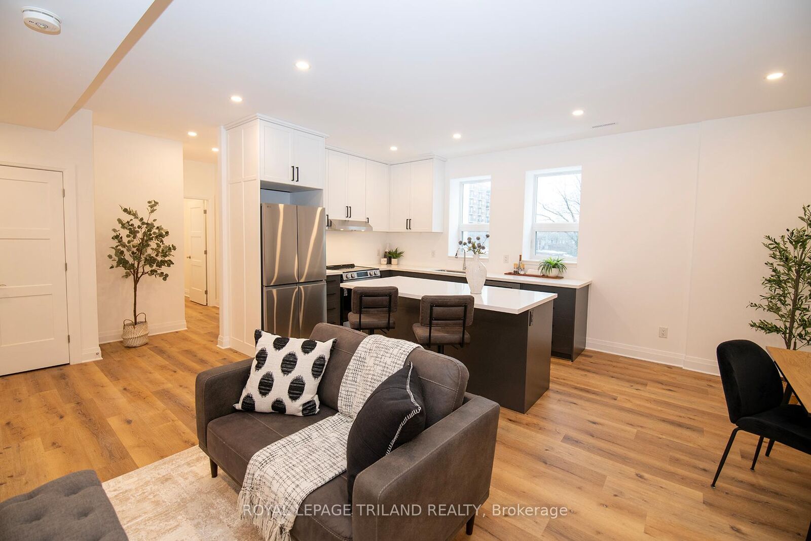 Property Photo:  425 Dundas Street 201  ON N6B 1V9 