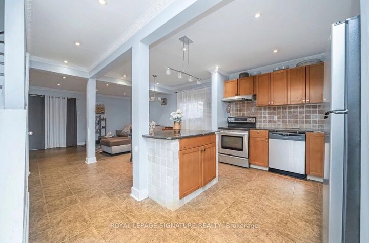 Property Photo: 19 Gatsby Square Room 1 ON L6S 2H4