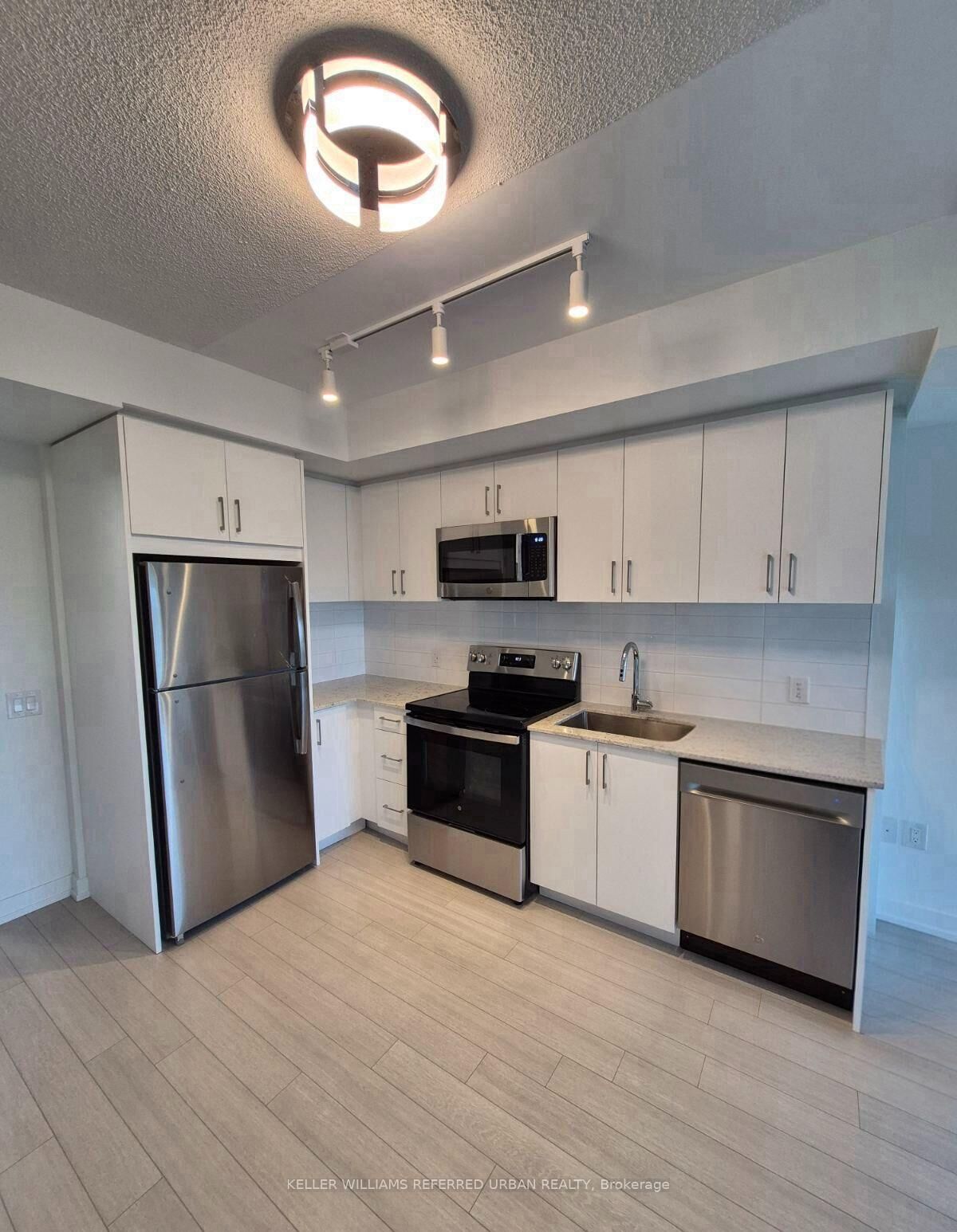 Property Photo:  4010 Eglinton Avenue W 1014  ON M9A 0G5 