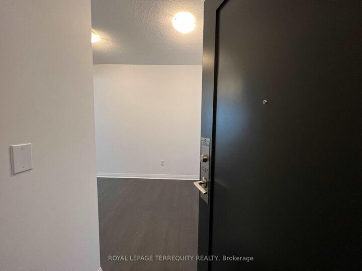 Property Photo:  5033 Four Springs Avenue 1317  ON L5R 0G6 