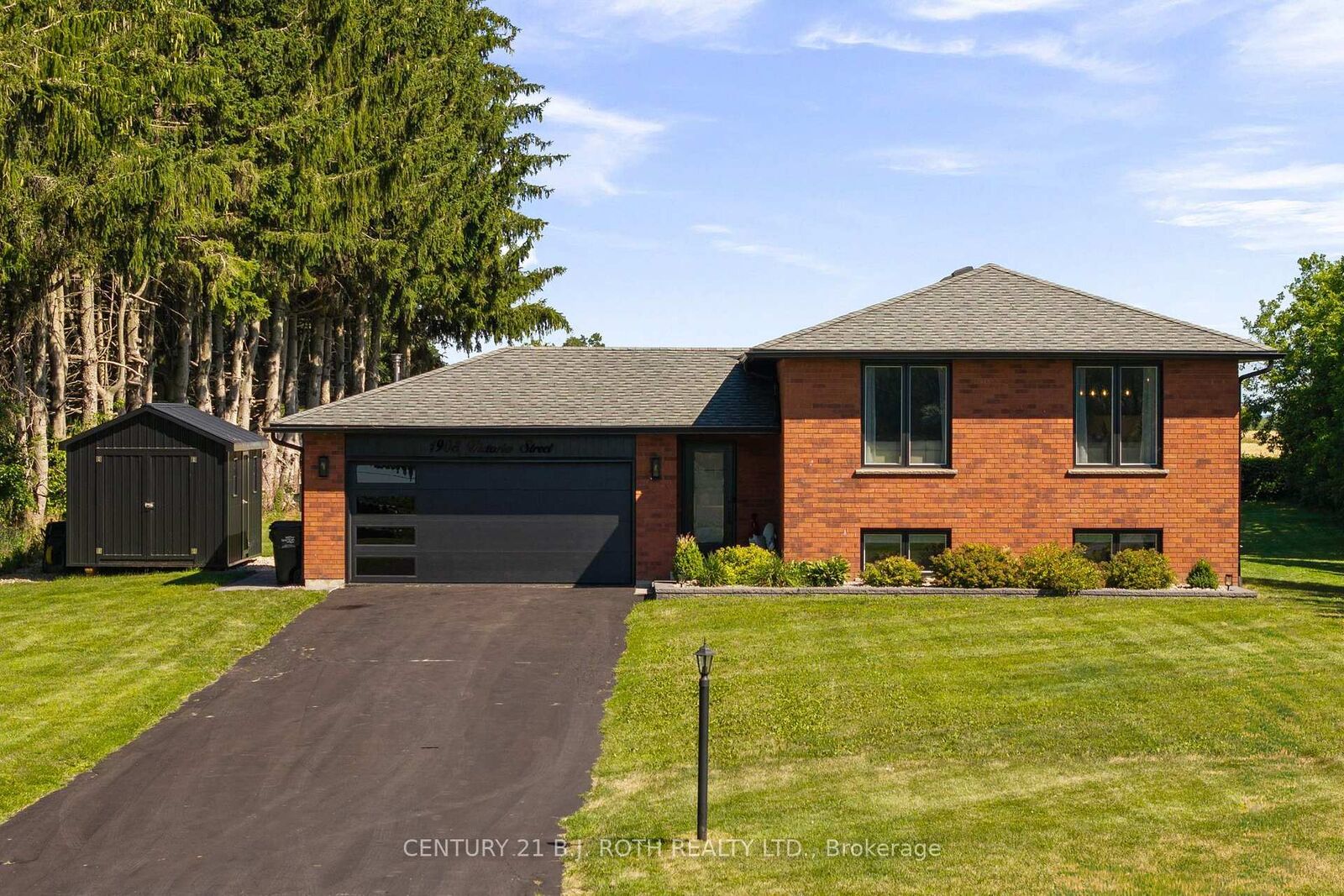 Property Photo:  1908 10th Line  ON L9S 3P4 