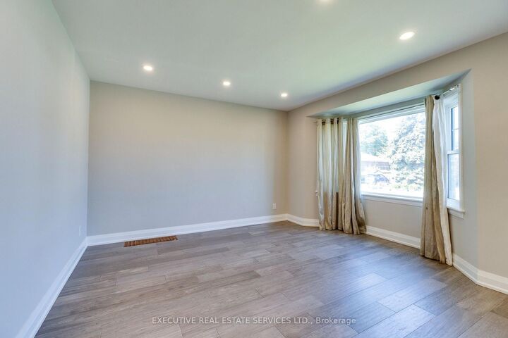 Property Photo: 213 East 32nd Street ON L8V 3S3
