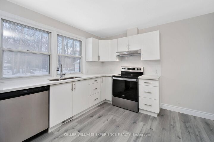 Property Photo: 52 Cundles Road E Upper ON L4M 2Z7