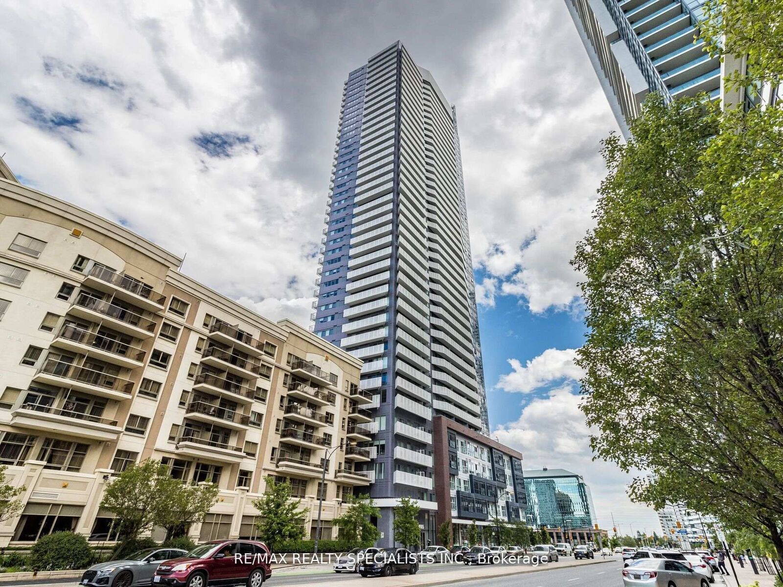 Property Photo: 4065 Confederation Parkway 1511 ON L5B 0L4