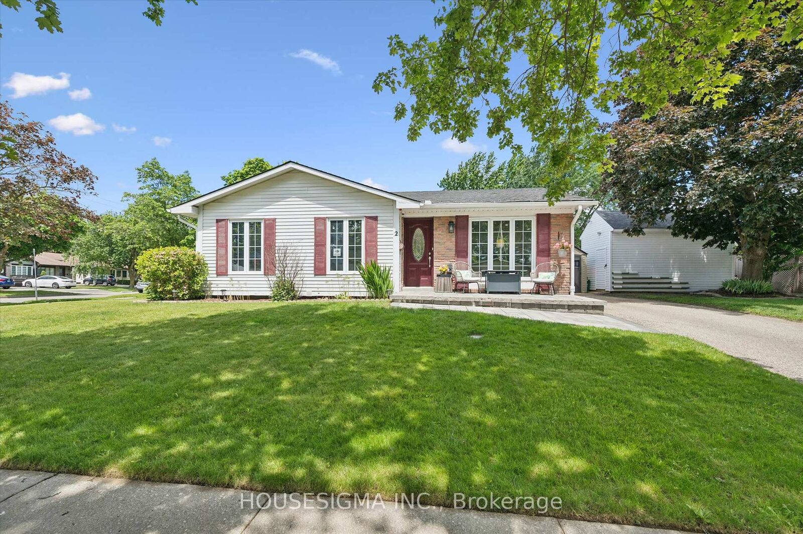Property Photo: 2 Keewatin Avenue ON N2B 3L5