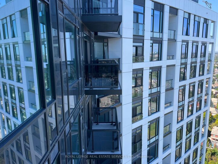 Property Photo:  2495 Eglinton Avenue W 2713  ON L5M 2T2 