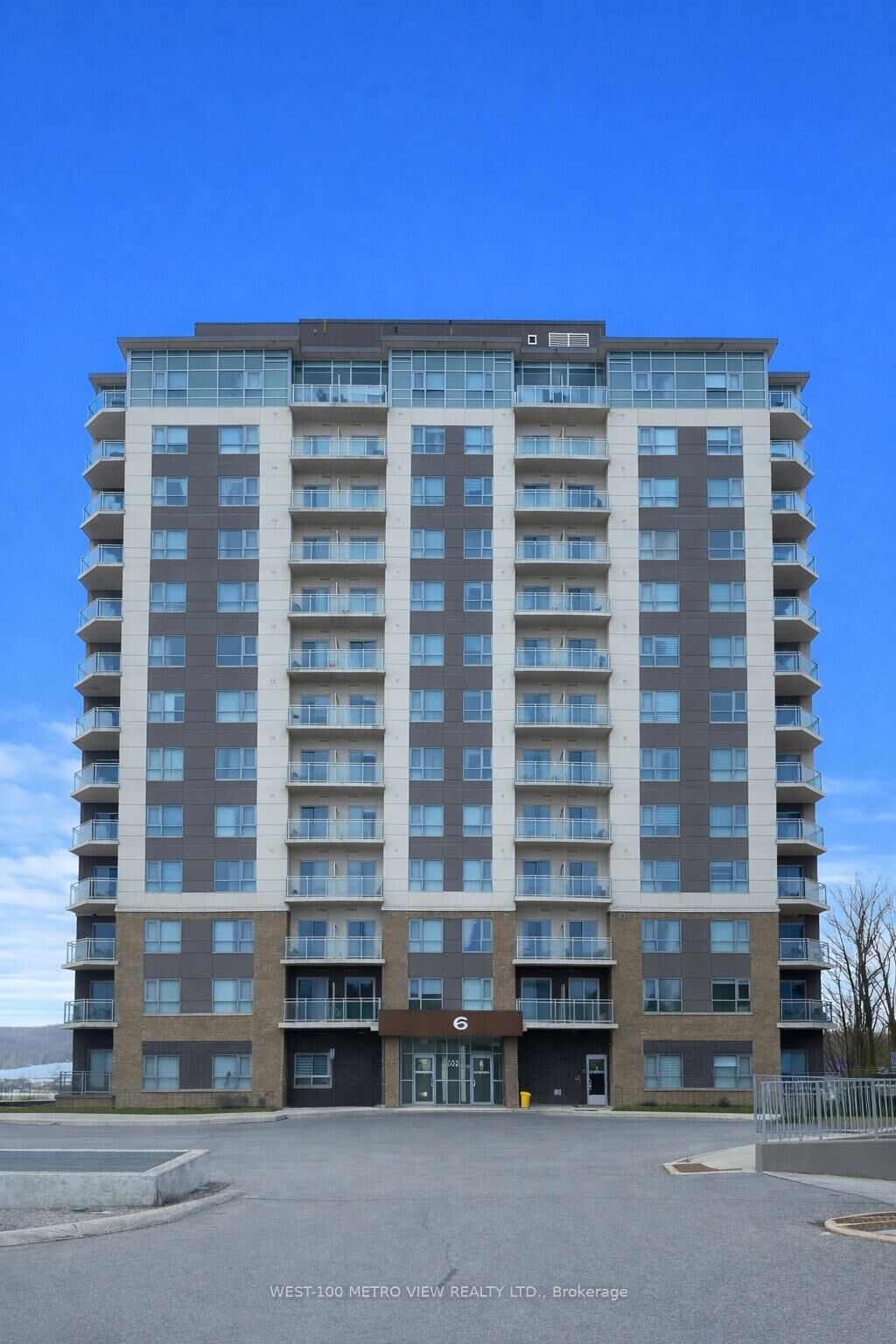 Property Photo: 56 Lakeside Terrace 704 ON L4M 7B9