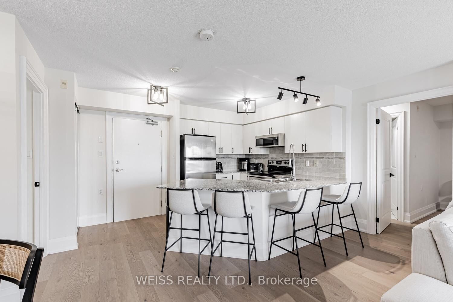 Property Photo:  872 Sheppard Avenue W 609  ON M3H 5V5 