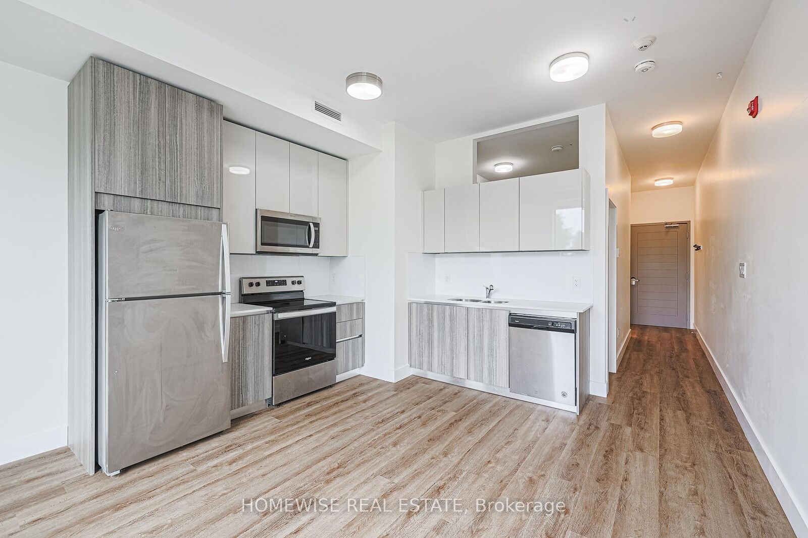 Property Photo:  3020 Dundas Street W 204  ON M6P 1Z3 