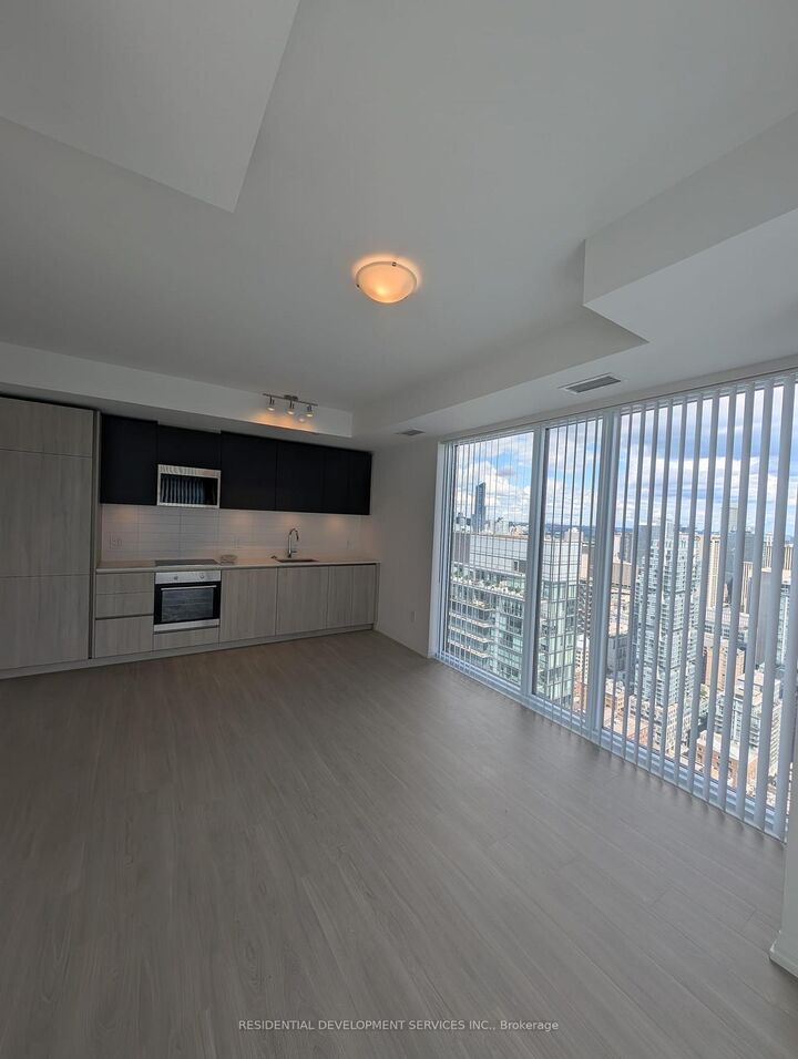 Property Photo: 28 Widmer Street Lph29 ON M5V 0T2