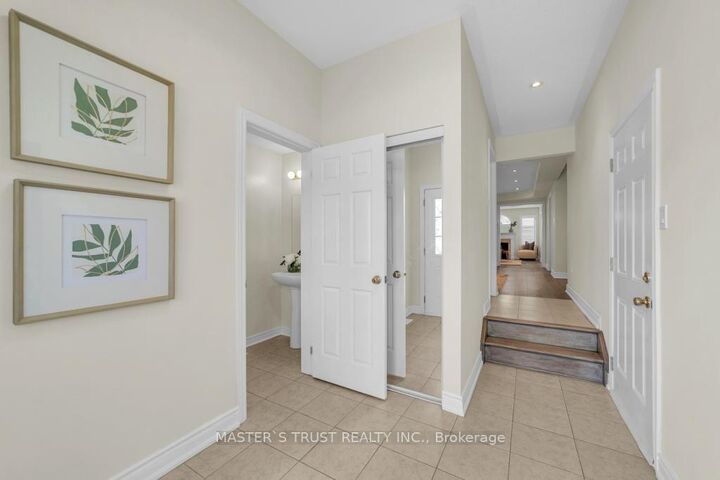 Property Photo: 114 Herefordshire Crescent ON L9N 0B4