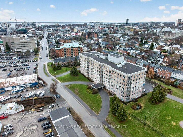 Property Photo:  350 Wellington Street 401  ON K7K 7J7 