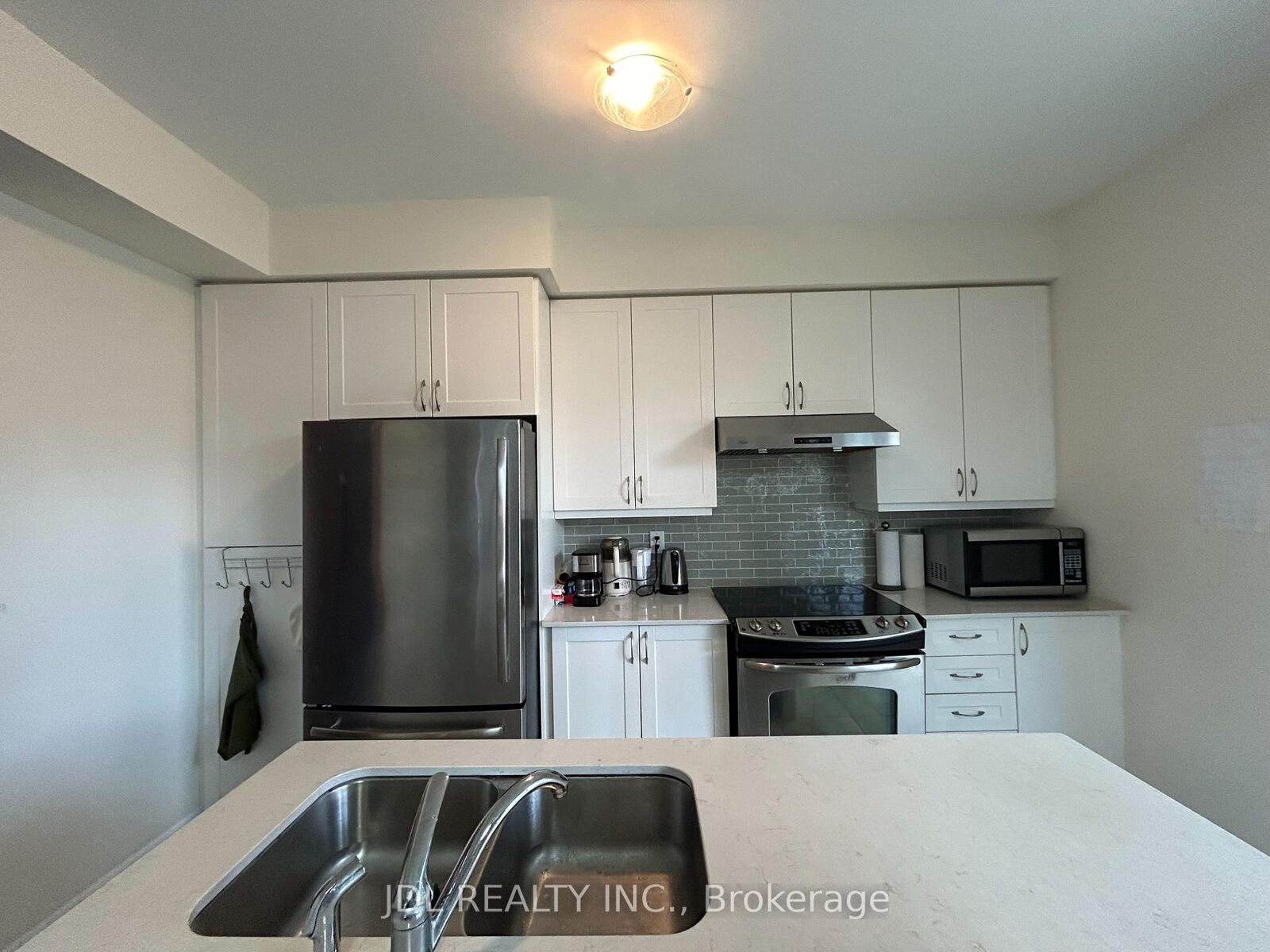 Property Photo:  15 Wildflower Way Suite A, 2nd Floor  ON M1E 2T1 