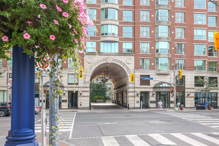 38 Avenue Road 305 — photo 1