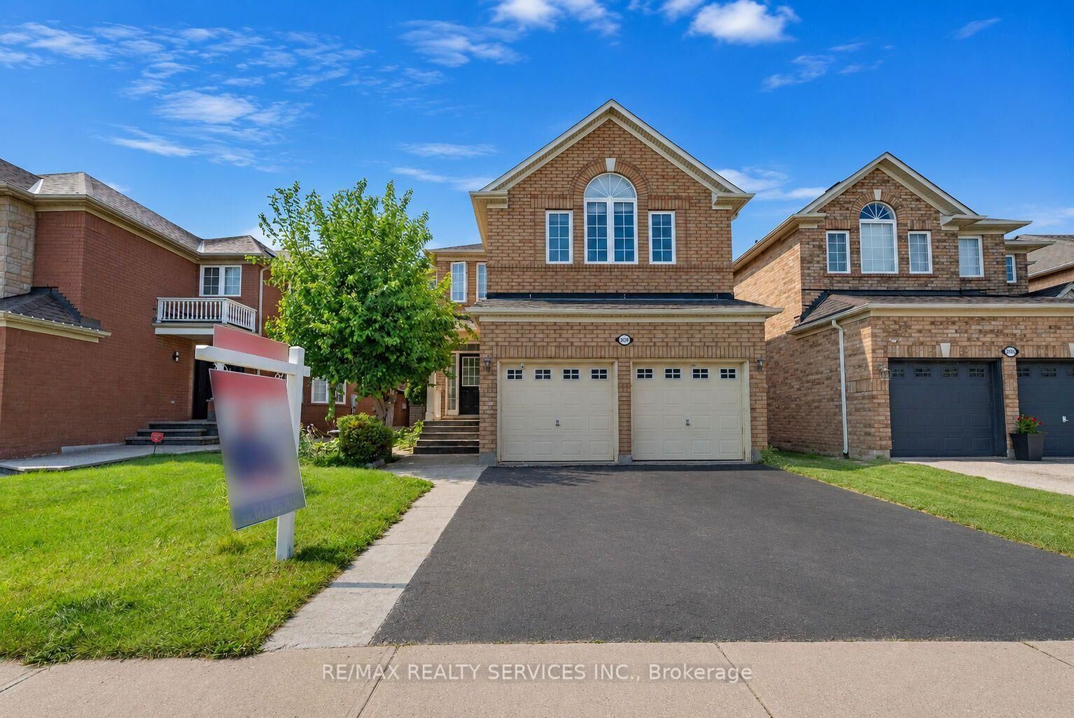 Property Photo: 3696 Waterfall Crescent ON L5N 8G8