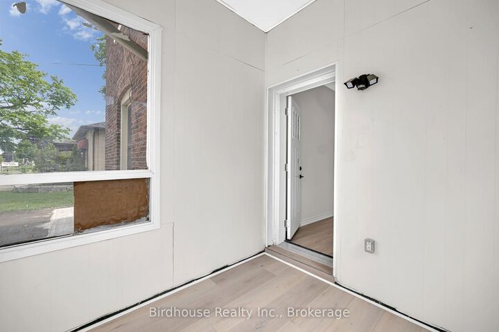 Property Photo: 108 Lindsay Street S Unit#C ON K9V 2M6
