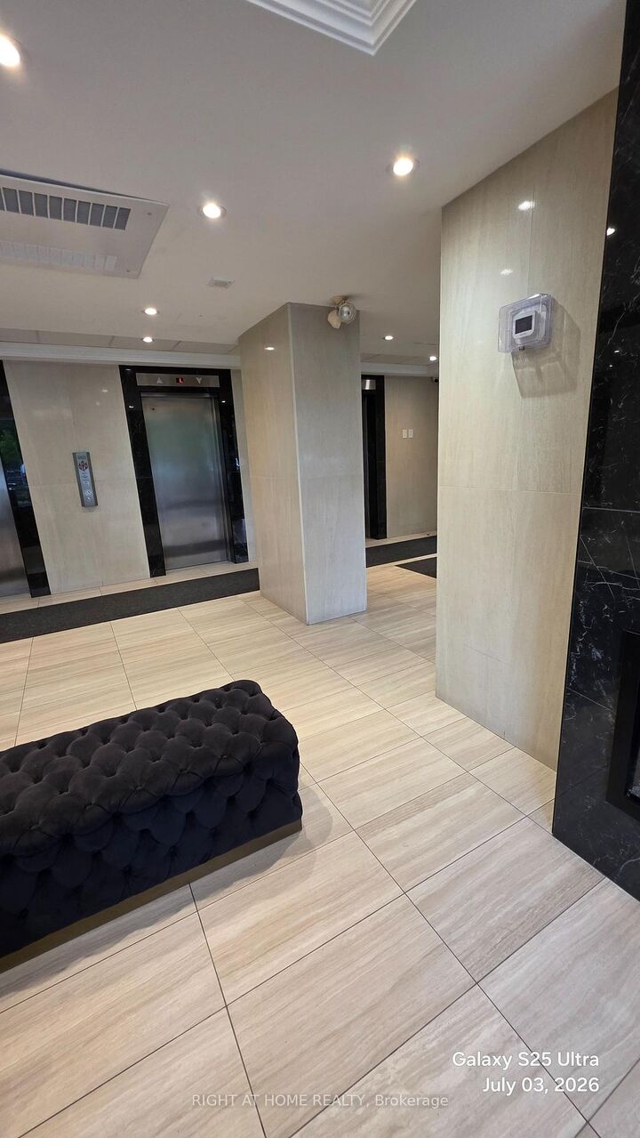 Property Photo:  715 Don Mills Road 1708  ON M3C 1S5 
