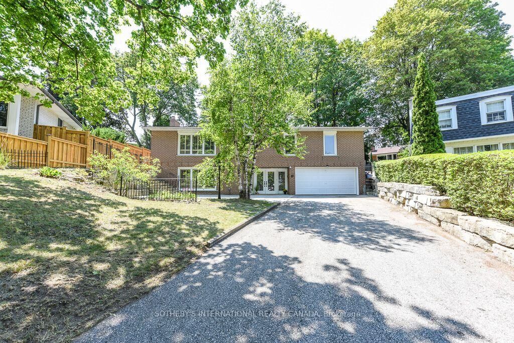 Property Photo: 31 Queensborough Crescent ON M9R 1A1