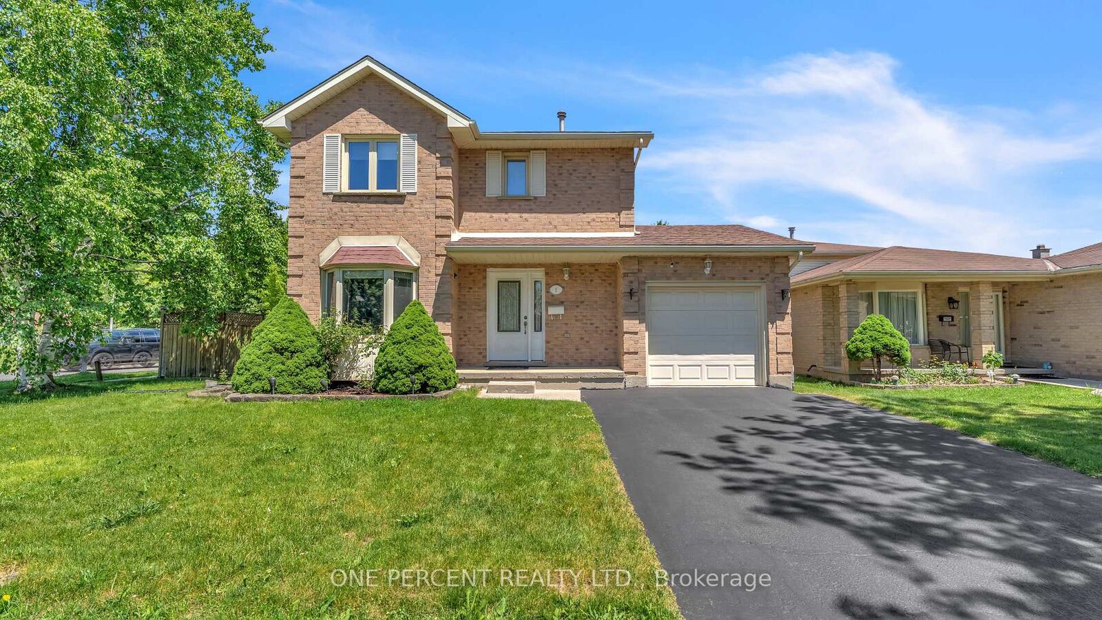 Property Photo: 1 Cheswick Circle ON N6E 3L8