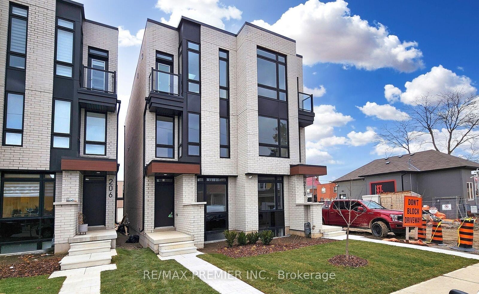 Property Photo:  208 McRoberts Avenue W Lower  ON M6E 4P5 