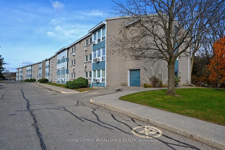 Property Photo:  820 Laurier Boulevard 205  ON K6V 6Z2 