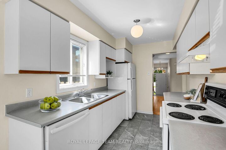Property Photo: 307 Cyr Avenue ON K1L 7N6