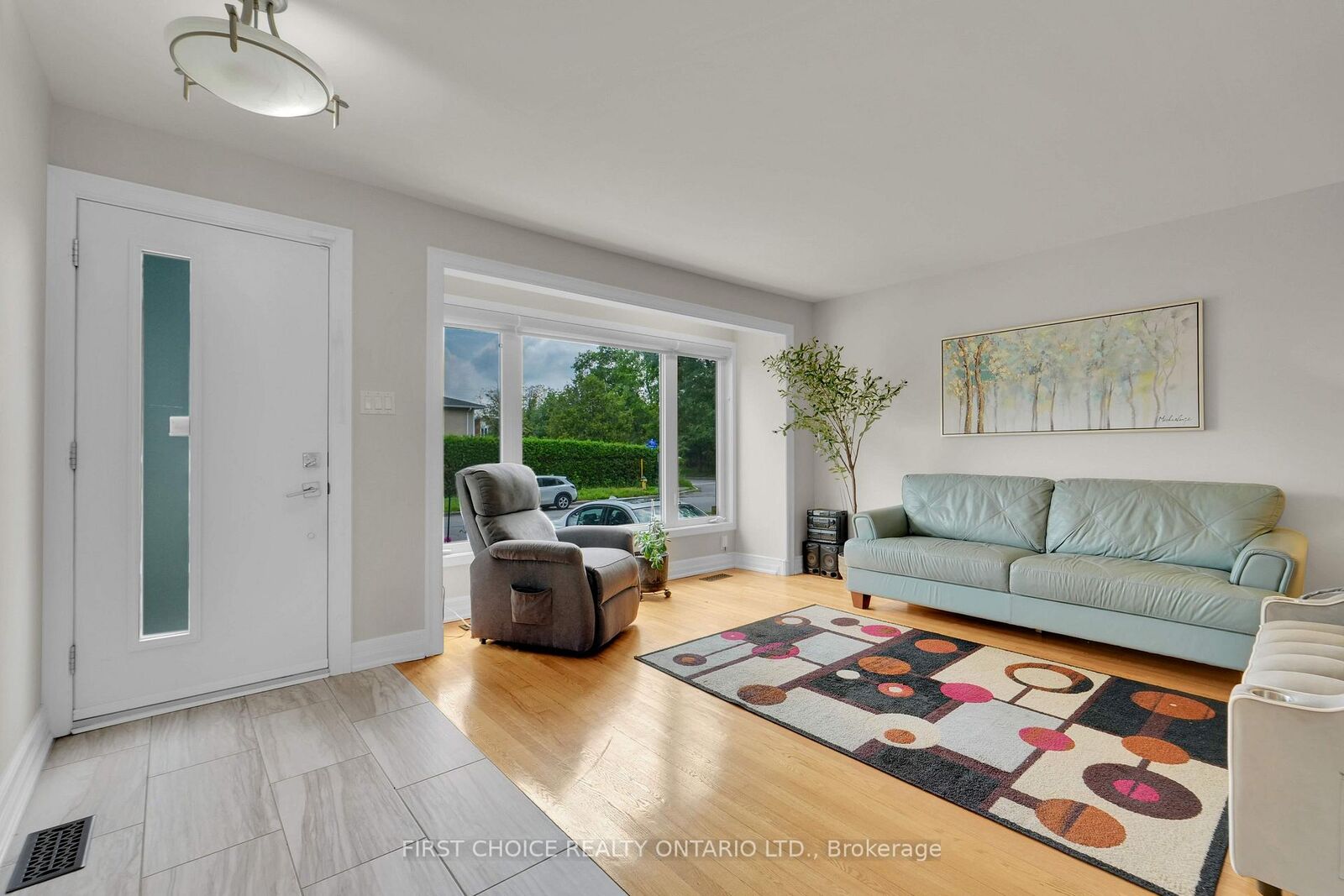 Property Photo: 1442 Claymor Avenue ON K2C 1S6