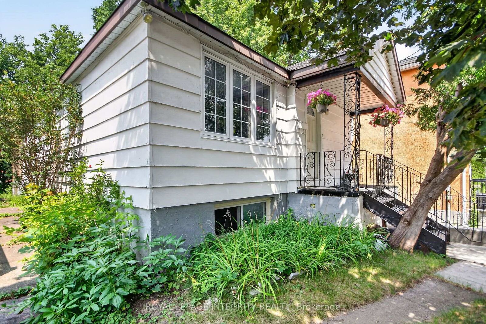 Property Photo:  173 Genest Street  ON K1L 7Y8 