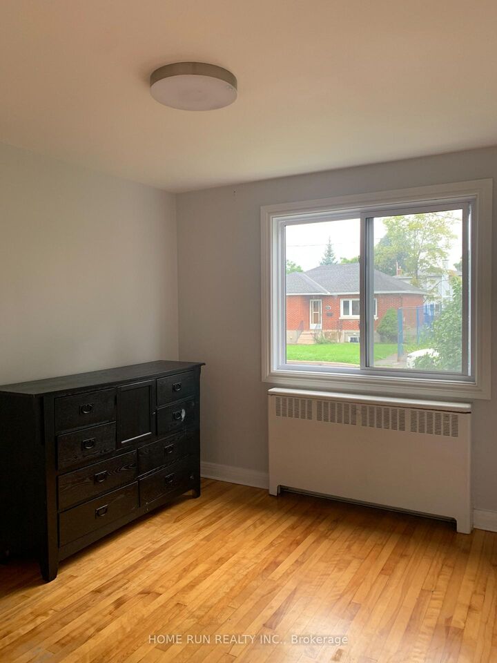 Property Photo:  96 Ontario Street 3  ON K1K 1K9 