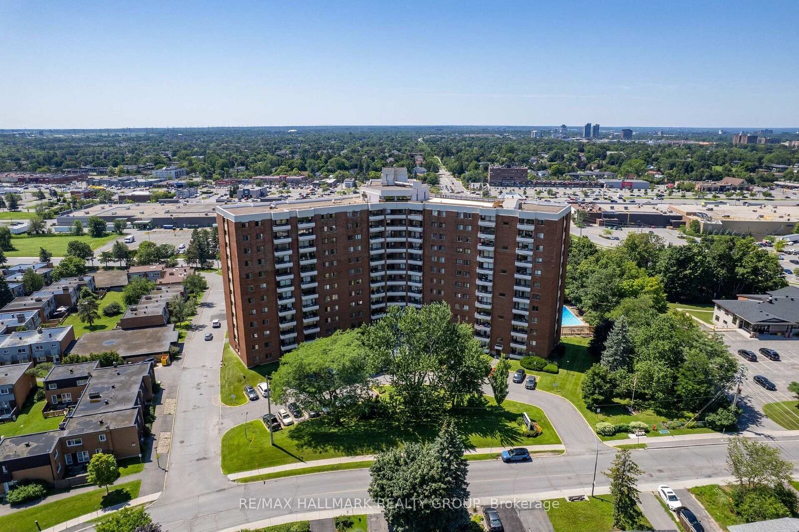 Property Photo:  20 Chesterton Drive 714  ON K2E 6Z7 