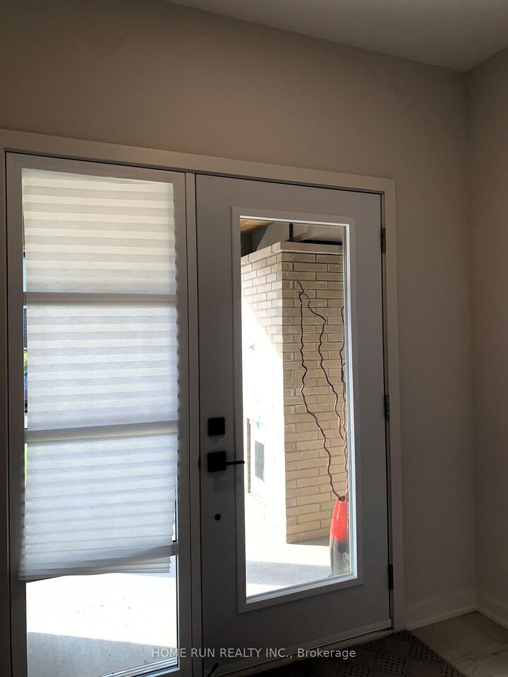 Property Photo:  669 Honeydew Street  ON K1X 0K5 