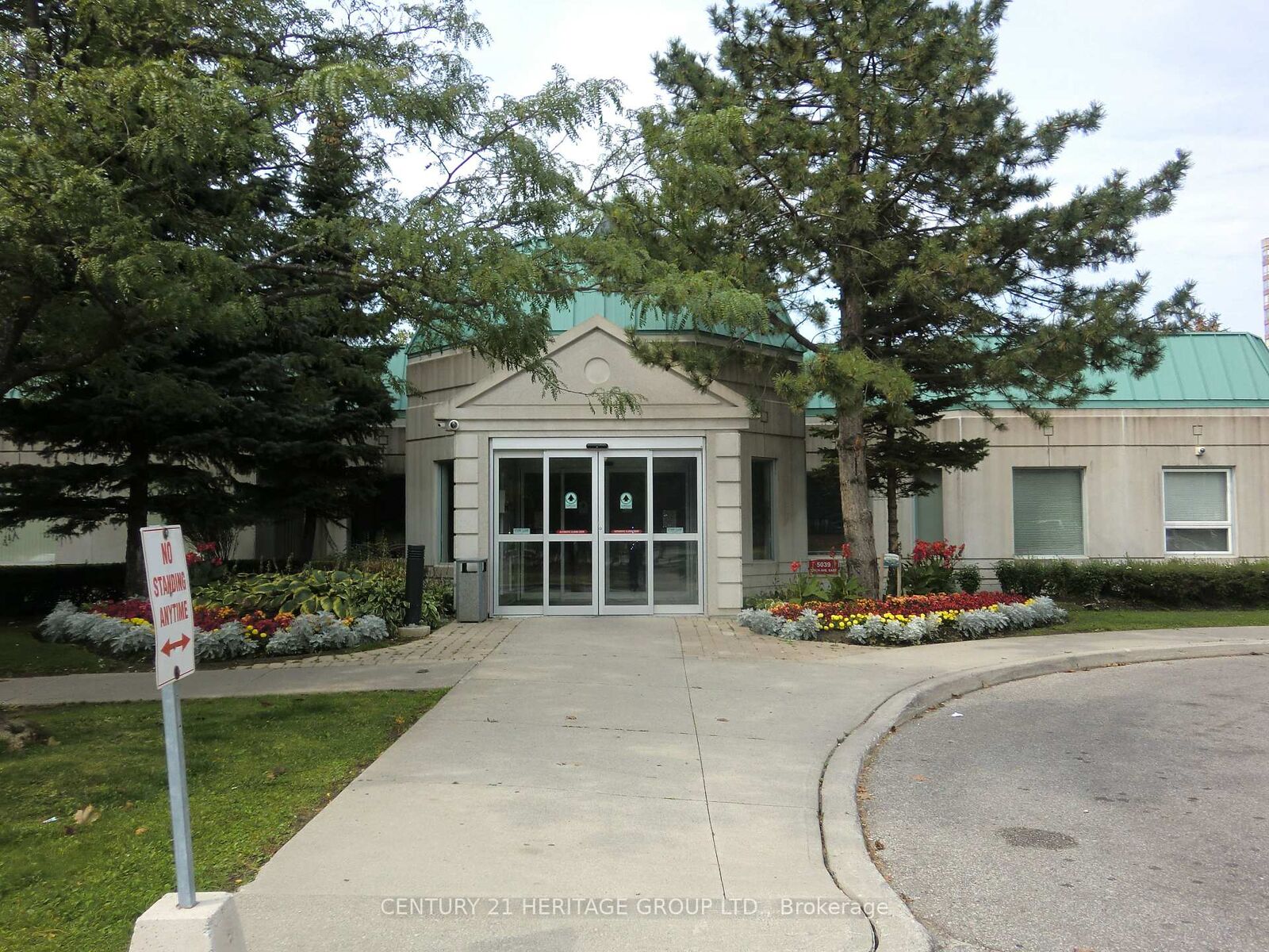 Property Photo: 5039 Finch Avenue E 1203 ON M1S 5L6