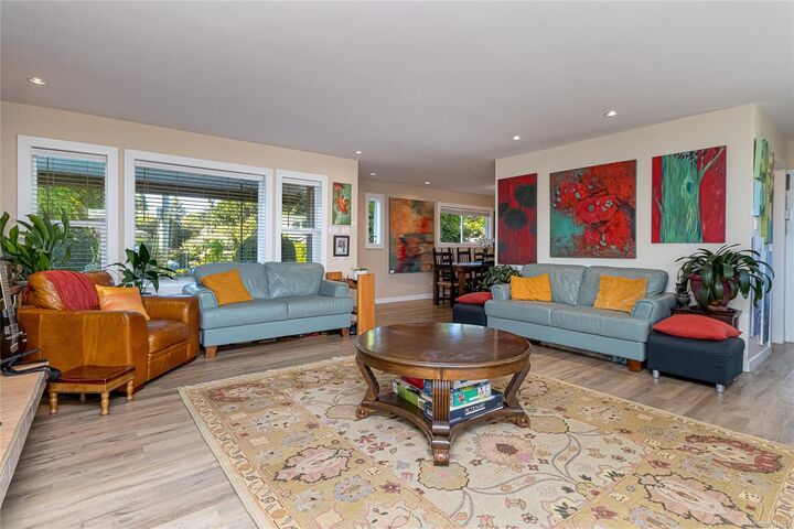 Property Photo: 862 Canterbury Rd BC V8X 3E6