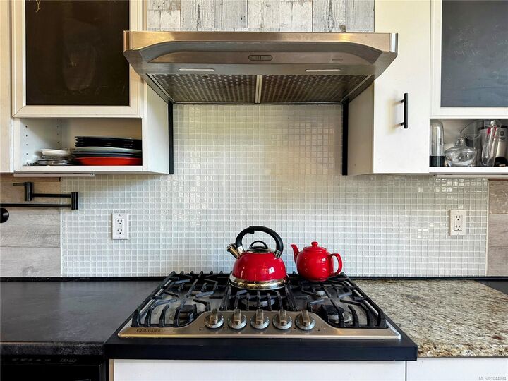 Property Photo:  37 Strickland St  BC V9R 4S1 